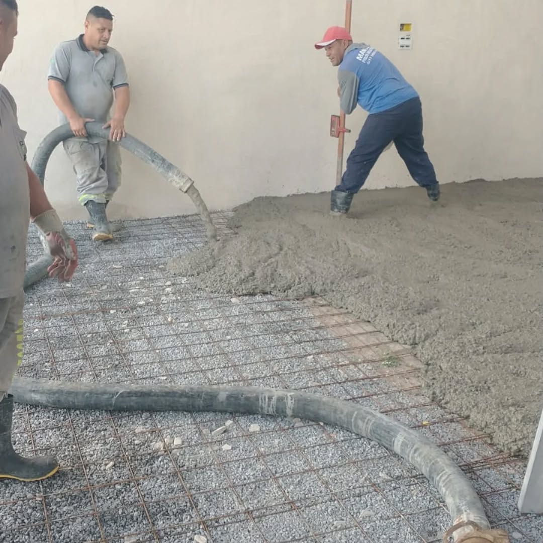 Equipe em ação na obra